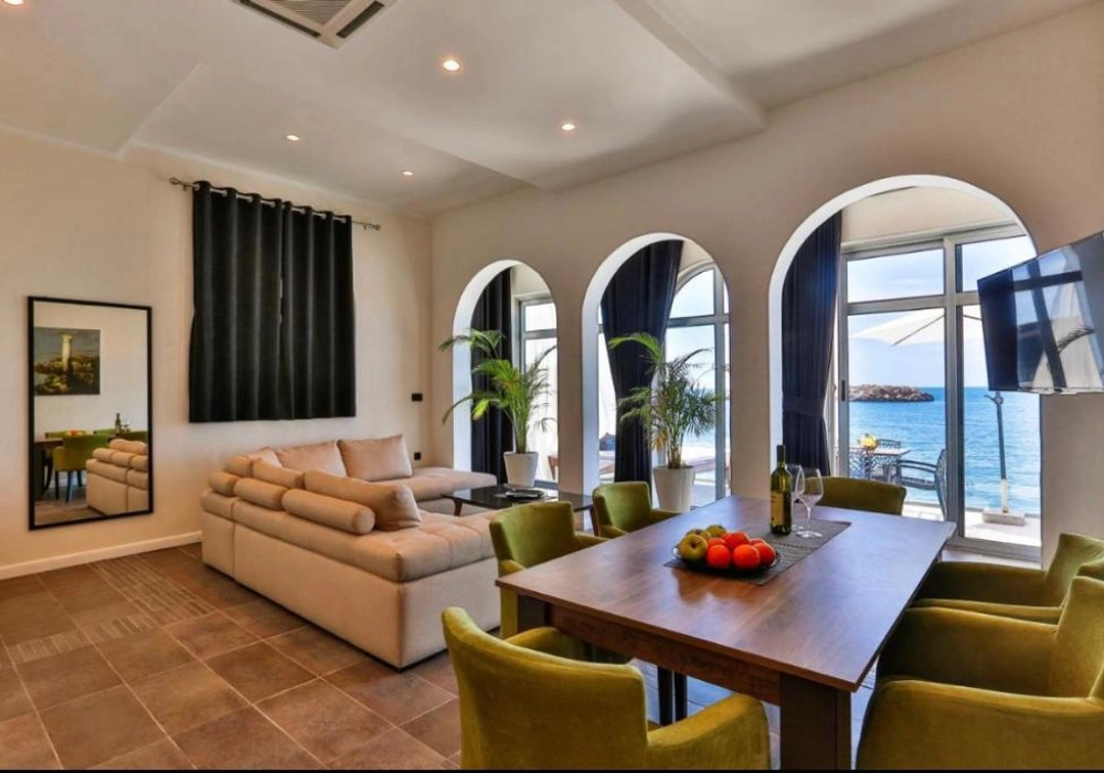 Kuca-s-terasom-do-plaze-u-Svetom-Stefanu-Budva-1 Kuća 418 m² – Sveti Stefan, Budva — fotografija 2