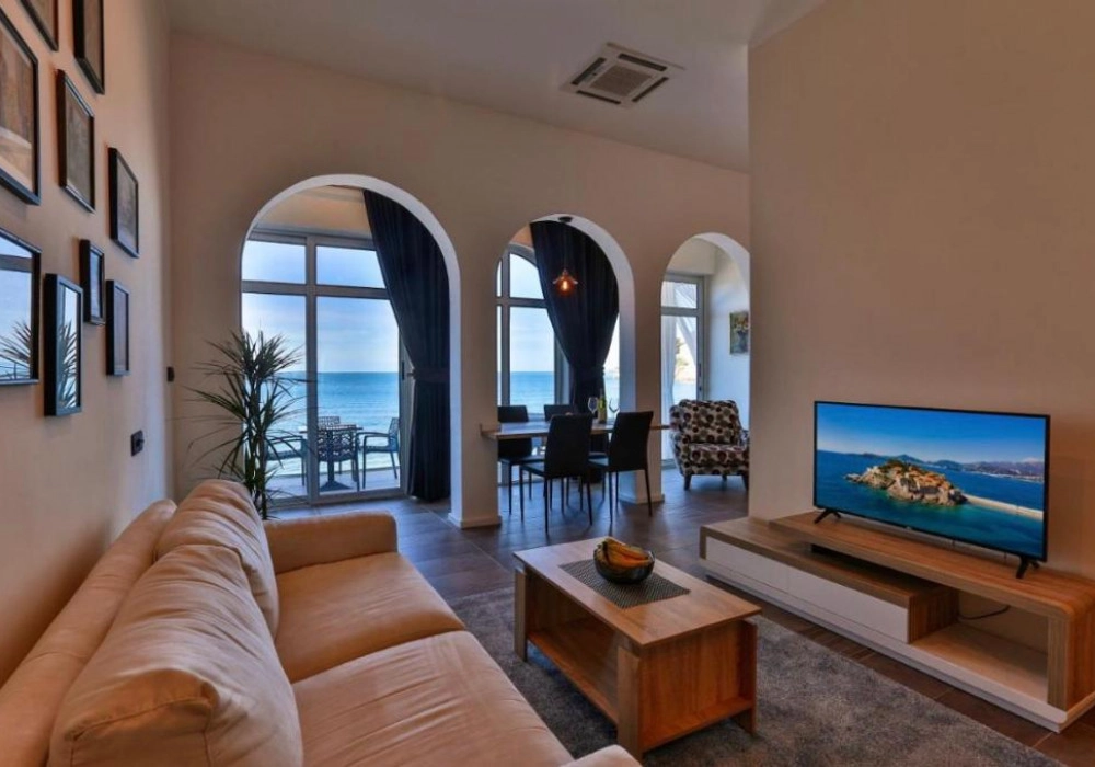 Kuca-s-terasom-do-plaze-u-Svetom-Stefanu-Budva-3 Kuća 418 m² – Sveti Stefan, Budva — fotografija 4