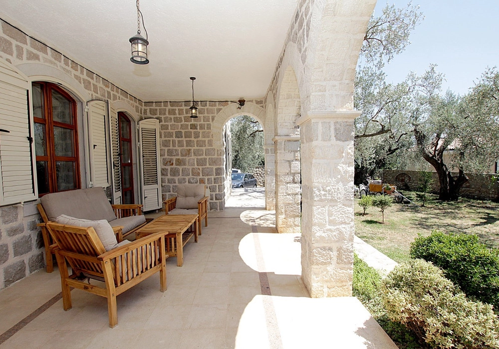 Kamena-kuca-sa-bazenom-u-Rezevicima-Budva-4 Kuća 480 m² – Reževići, Budva — fotografija 5
