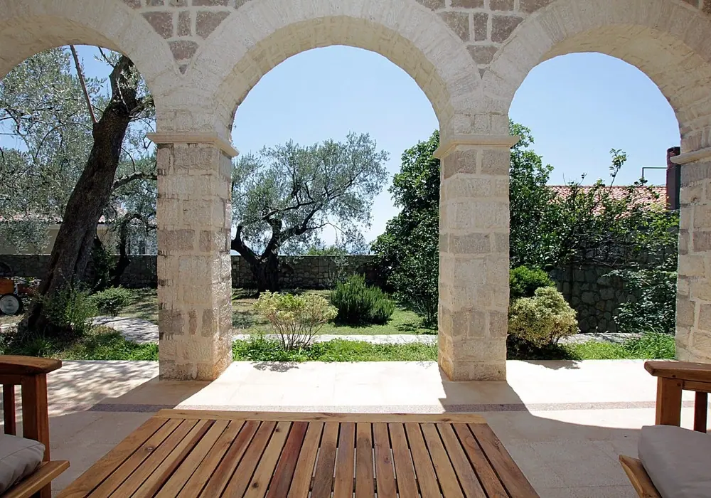 Kamena-kuca-sa-bazenom-u-Rezevicima-Budva-5 Kuća 480 m² – Reževići, Budva — fotografija 6