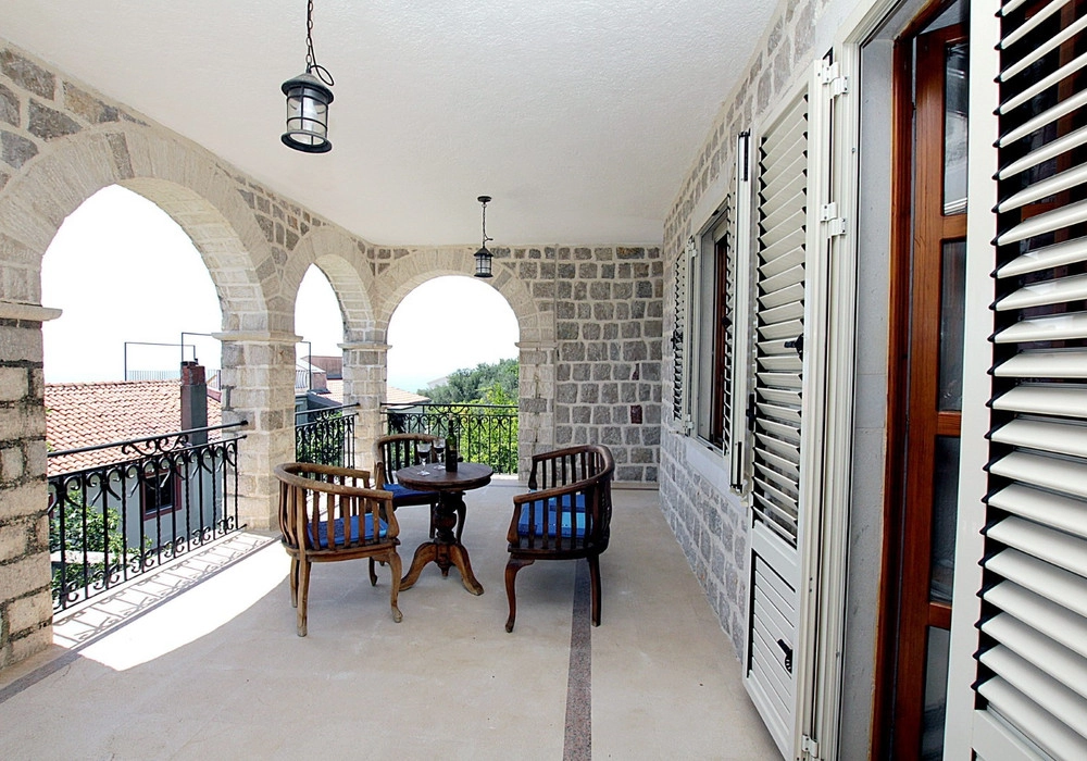 Kamena-kuca-sa-bazenom-u-Rezevicima-Budva-6 Kuća 480 m² – Reževići, Budva — fotografija 7