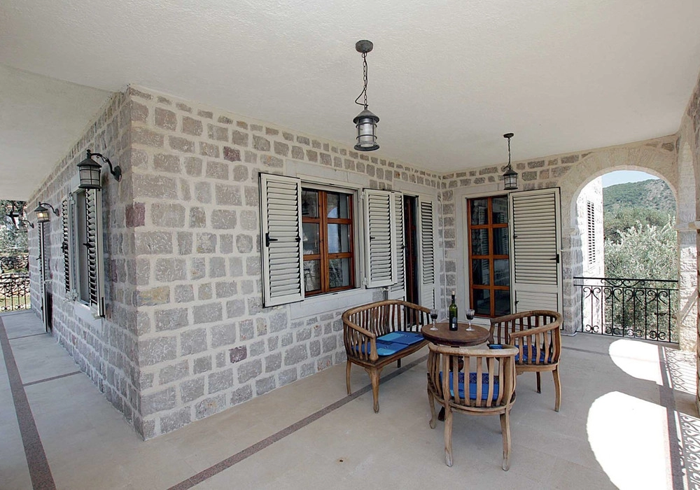 Kamena-kuca-sa-bazenom-u-Rezevicima-Budva-7 Kuća 480 m² – Reževići, Budva — fotografija 8