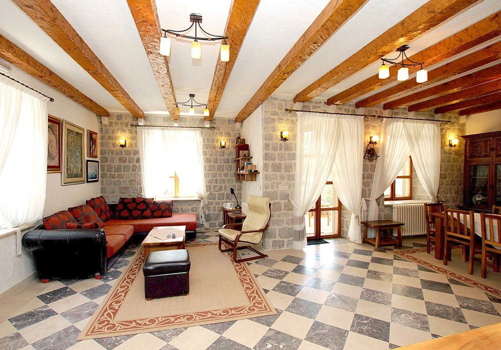 Kamena-kuca-sa-bazenom-u-Rezevicima-Budva-9 Kuća 480 m² – Reževići, Budva — fotografija 10