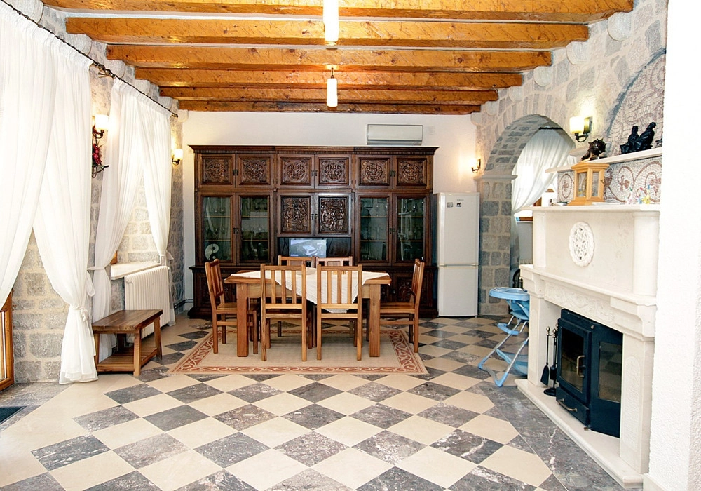 Kamena-kuca-sa-bazenom-u-Rezevicima-Budva-10 Kuća 480 m² – Reževići, Budva — fotografija 11