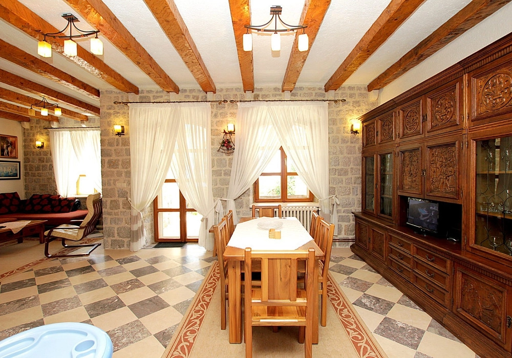 Kamena-kuca-sa-bazenom-u-Rezevicima-Budva-12 Kuća 480 m² – Reževići, Budva — fotografija 13