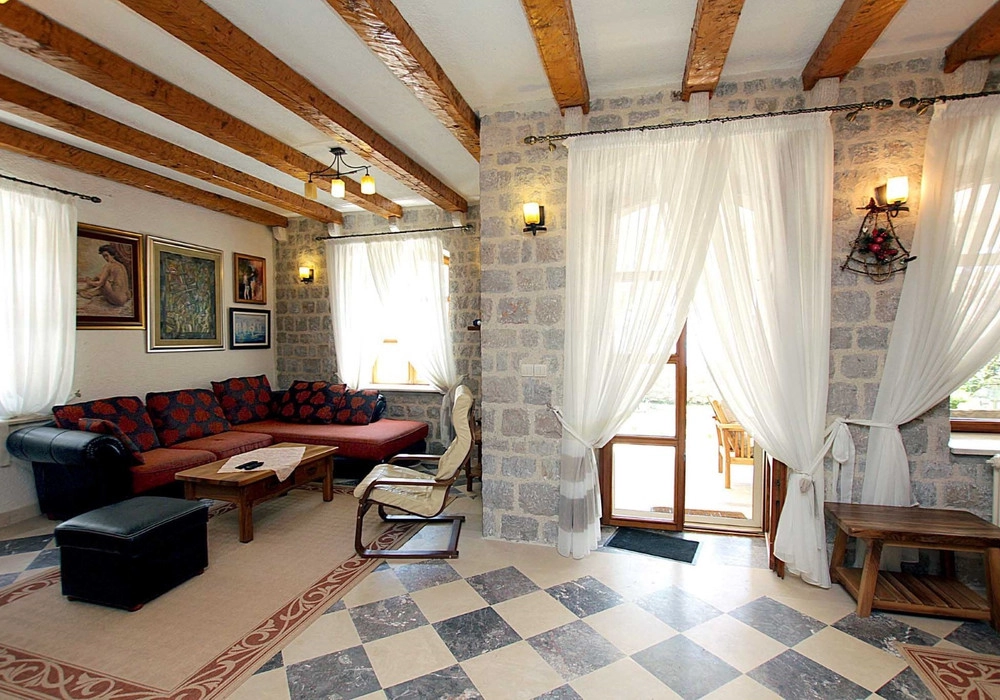 Kamena-kuca-sa-bazenom-u-Rezevicima-Budva-14 Kuća 480 m² – Reževići, Budva — fotografija 15