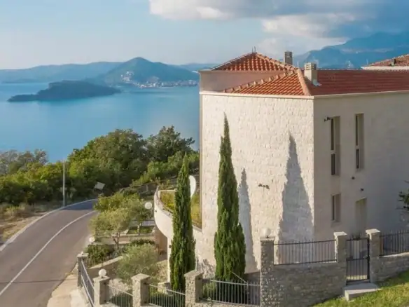 Kuća sa bazenom u Blizikućama