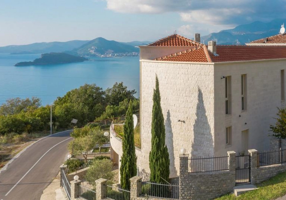 Kuca-uz-more-u-Dobroti-Kotor Kuća sa bazenom u Blizikućama