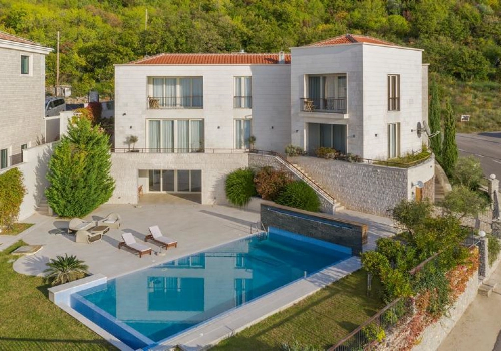 Kuca-uz-more-u-Dobroti-Kotor-1 Kuća 450 m² – Dobrota, Kotor — fotografija 2