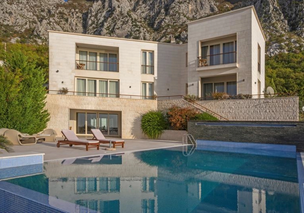 Kuca-uz-more-u-Dobroti-Kotor-2 Kuća 450 m² – Dobrota, Kotor — fotografija 3