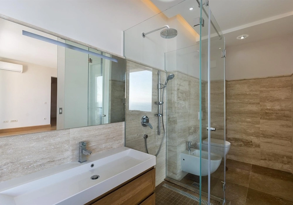 Kuca-sa-bazenom-i-pogledom-na-more-Blizikuce-Budva-3 Kuća 600 m² – Blizikuće, Budva — fotografija 4