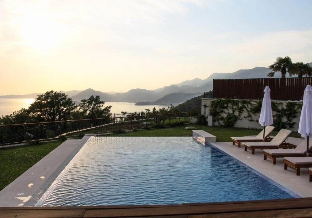 Kuca-sa-bazenom-i-pogledom-na-more-Blizikuce-Budva-9 Kuća 600 m² – Blizikuće, Budva — fotografija 10