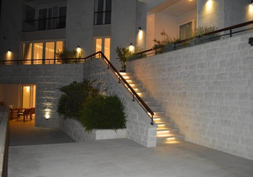 Kuca-sa-bazenom-i-pogledom-na-more-Blizikuce-Budva-10 Kuća 600 m² – Blizikuće, Budva — fotografija 11