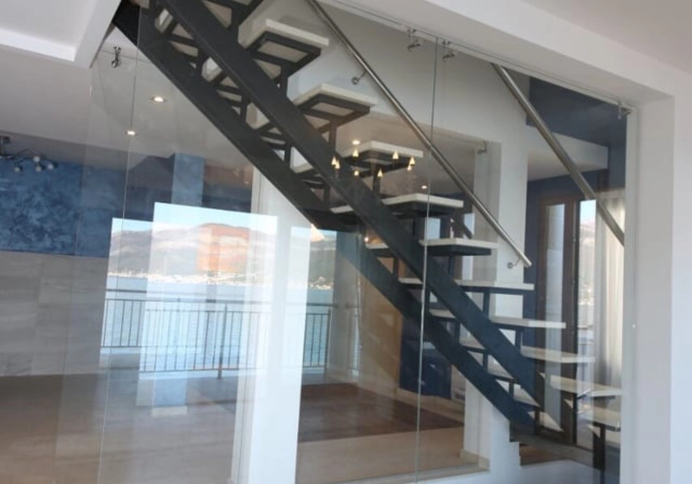 Nova-vila-sa-pontonom-u-Krasicima-Tivat-1 Kuća 300 m² – Krašići, Tivat — fotografija 2