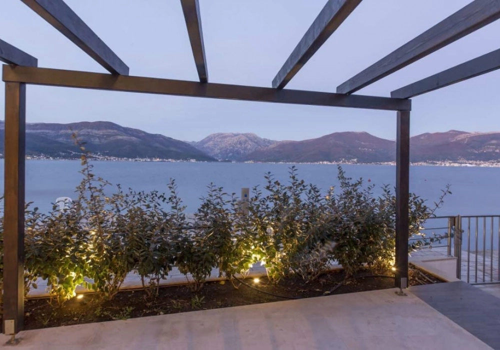 Nova-vila-sa-pontonom-u-Krasicima-Tivat-4 Kuća 300 m² – Krašići, Tivat — fotografija 5