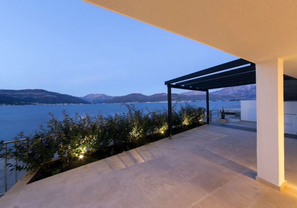 Nova-vila-sa-pontonom-u-Krasicima-Tivat-7 Kuća 300 m² – Krašići, Tivat — fotografija 8