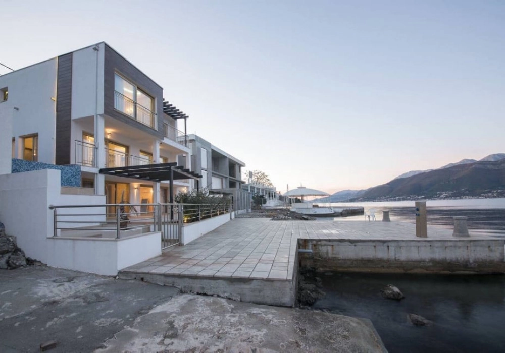 Nova-vila-sa-pontonom-u-Krasicima-Tivat-8 Kuća 300 m² – Krašići, Tivat — fotografija 9