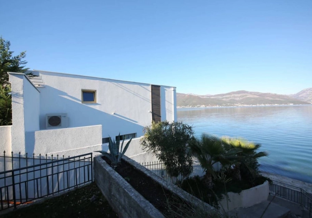 Nova-vila-sa-pontonom-u-Krasicima-Tivat-9 Kuća 300 m² – Krašići, Tivat — fotografija 10