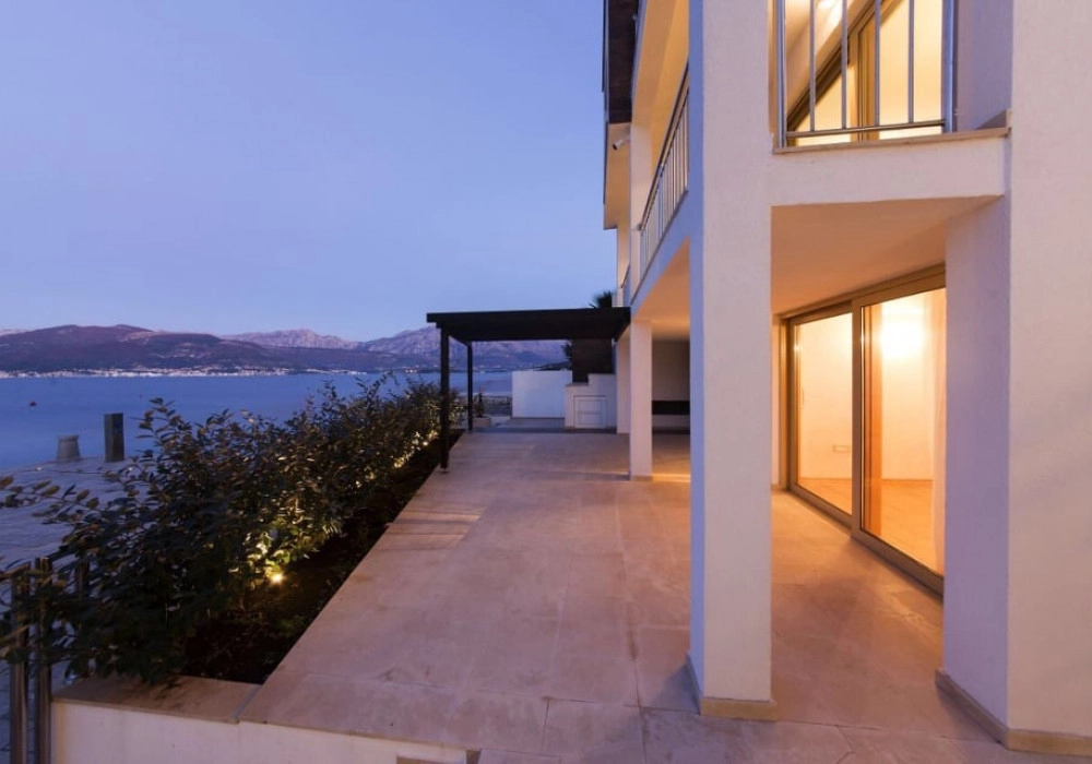 Nova-vila-sa-pontonom-u-Krasicima-Tivat-14 Kuća 300 m² – Krašići, Tivat — fotografija 15