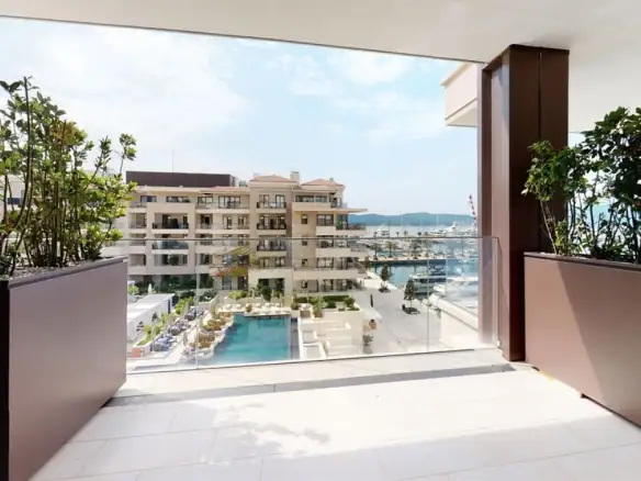 Trosoban stan 220 m² – Gorica, Tivat — fotografija 12