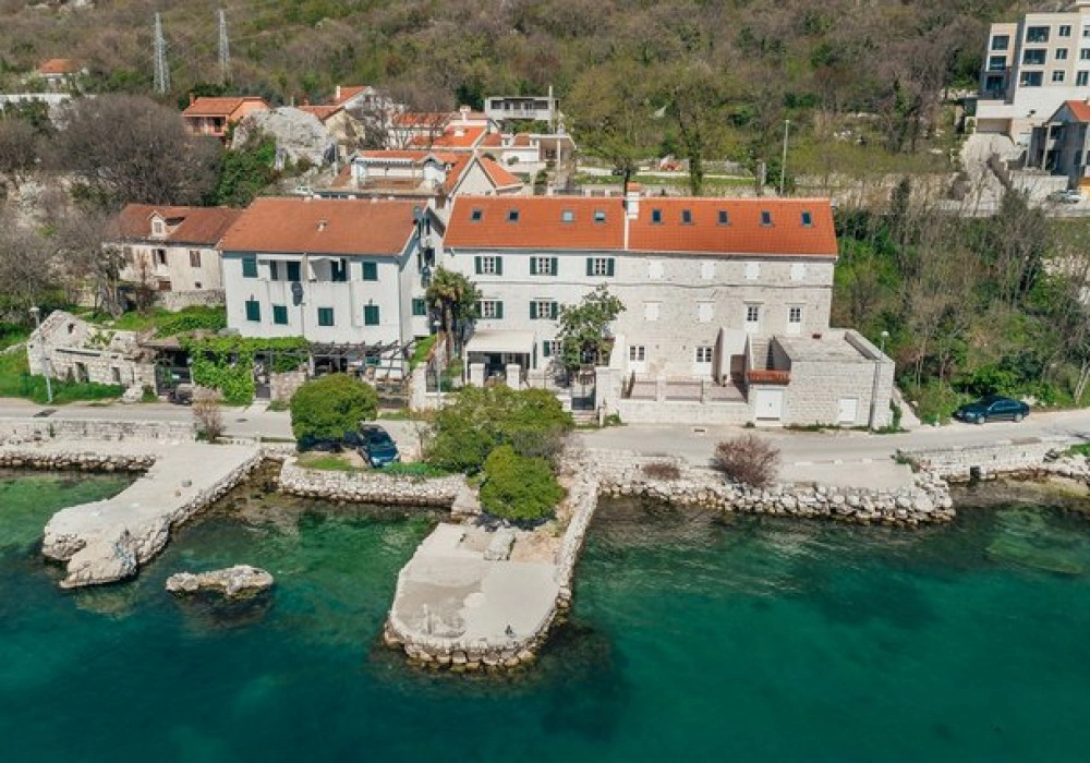Kamena-vila-uz-more-u-Dobroti-Kotor-1 Kuća – Dobrota, Kotor — fotografija 2
