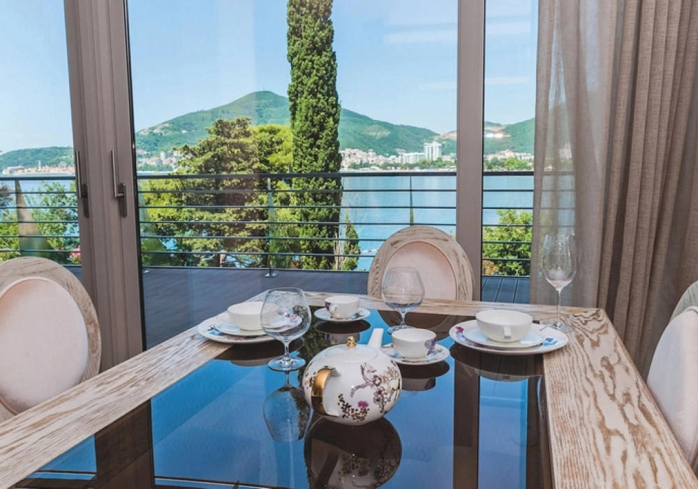 Trosoban-stan-sa-krovnom-terasom-Boreti-Budva Dvosoban stan u kompleksu Dukley Gardens