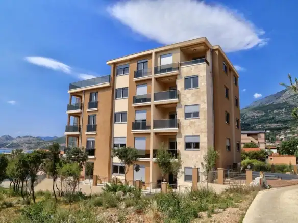 Hotel 740 m² – Dobra Voda, Bar — fotografija 5