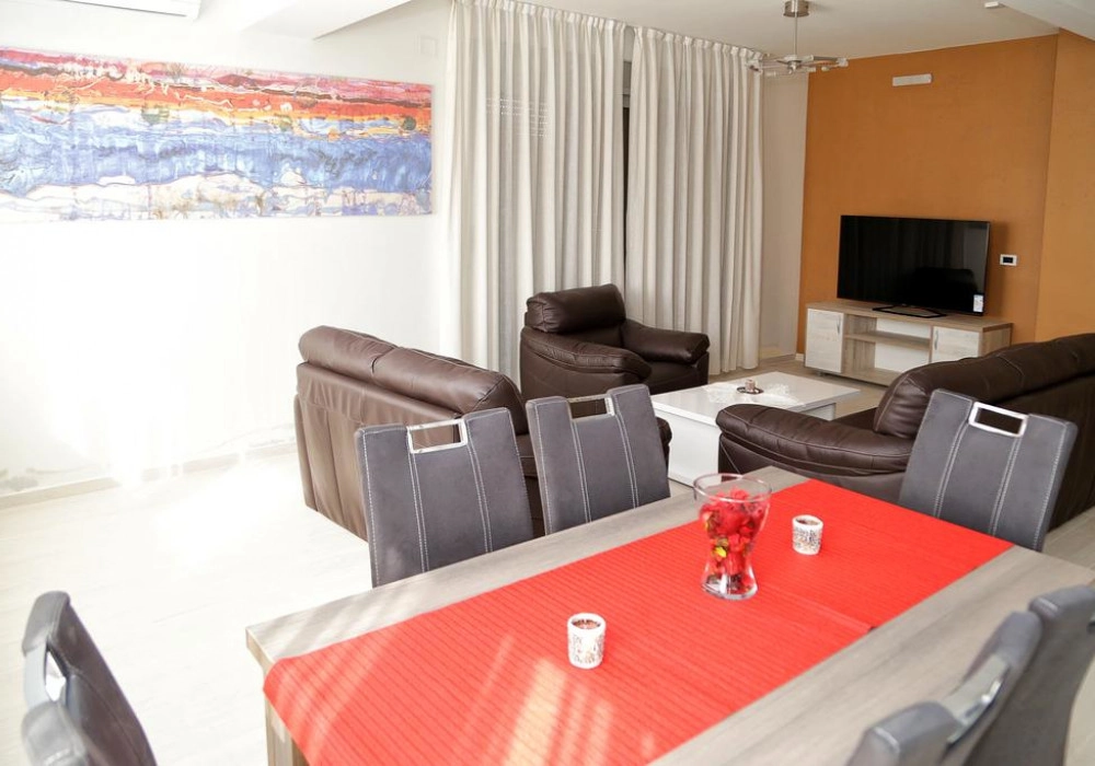 Hotel-sa-bazenom-u-Dobroj-Vodi-Bar-8 Hotel 740 m² – Dobra Voda, Bar — fotografija 9