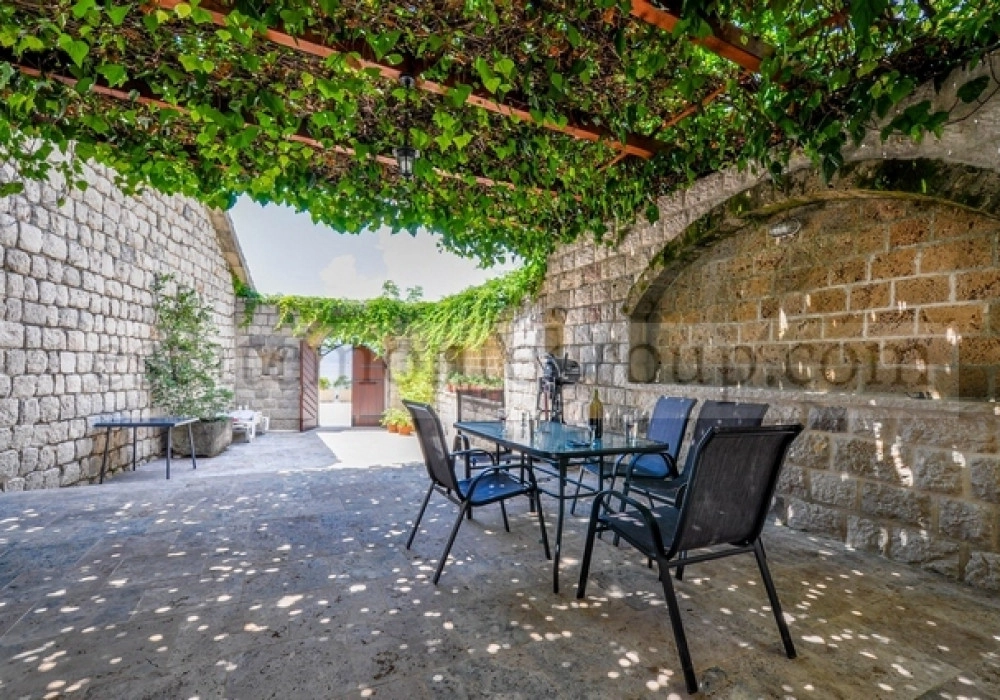 Kamena-kuca-uz-more-sa-pristanistem-u-Dobroti-Kotor-1 Kuća 415 m² – Dobrota, Kotor — fotografija 2