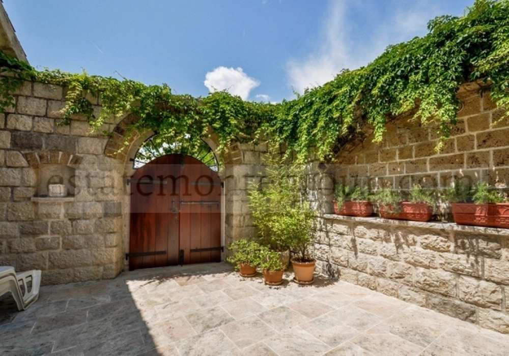 Kamena-kuca-uz-more-sa-pristanistem-u-Dobroti-Kotor-3 Kuća 415 m² – Dobrota, Kotor — fotografija 4