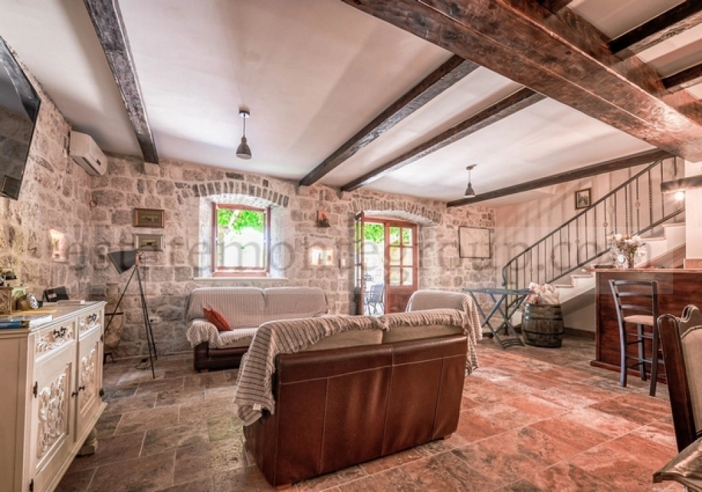 Kamena-kuca-uz-more-sa-pristanistem-u-Dobroti-Kotor-5 Kuća 415 m² – Dobrota, Kotor — fotografija 6