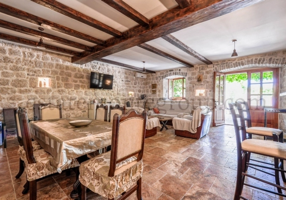 Kamena-kuca-uz-more-sa-pristanistem-u-Dobroti-Kotor-6 Kuća 415 m² – Dobrota, Kotor — fotografija 7