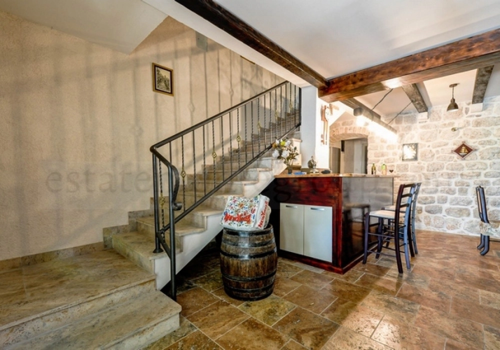 Kamena-kuca-uz-more-sa-pristanistem-u-Dobroti-Kotor-9 Kuća 415 m² – Dobrota, Kotor — fotografija 10