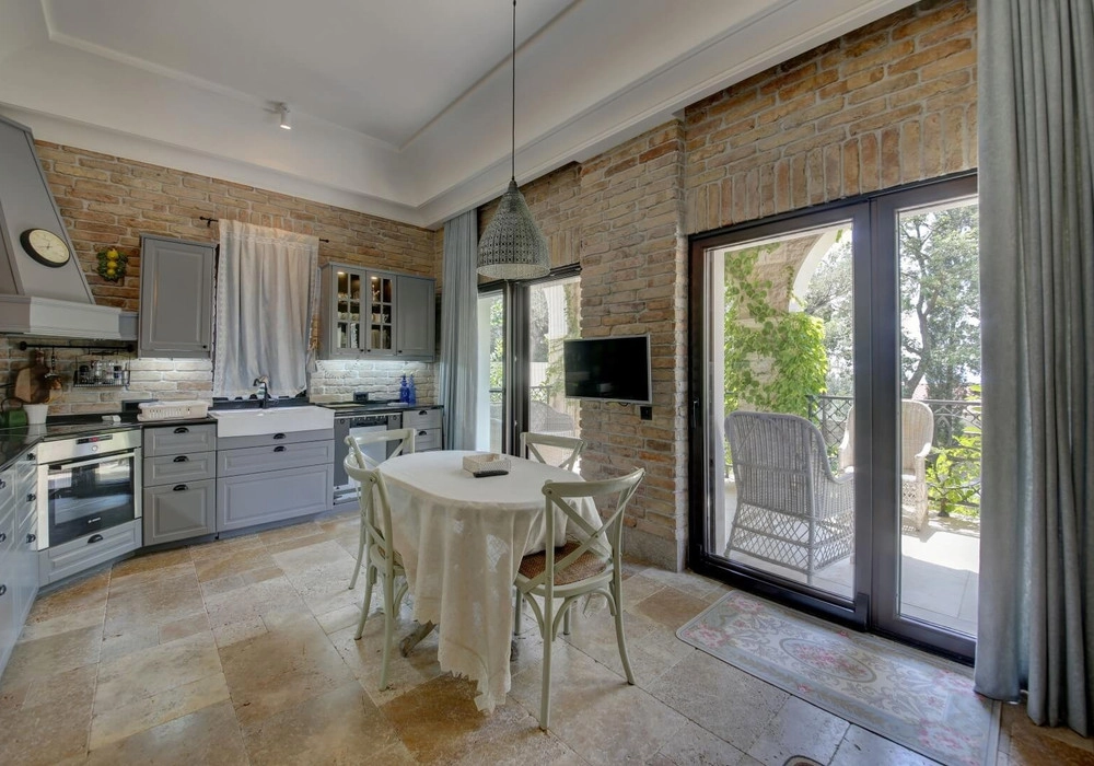 Kuca-sa-bazenom-u-Rezevicima-Budva-9 Kuća 500 m² – Reževići, Budva — fotografija 10