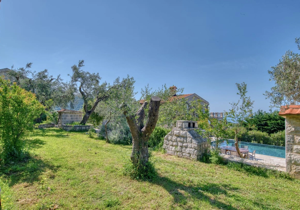 Kamena-vila-sa-bazenom-u-Rezevicima-Budva-11 Kuća – Reževići, Budva — fotografija 12