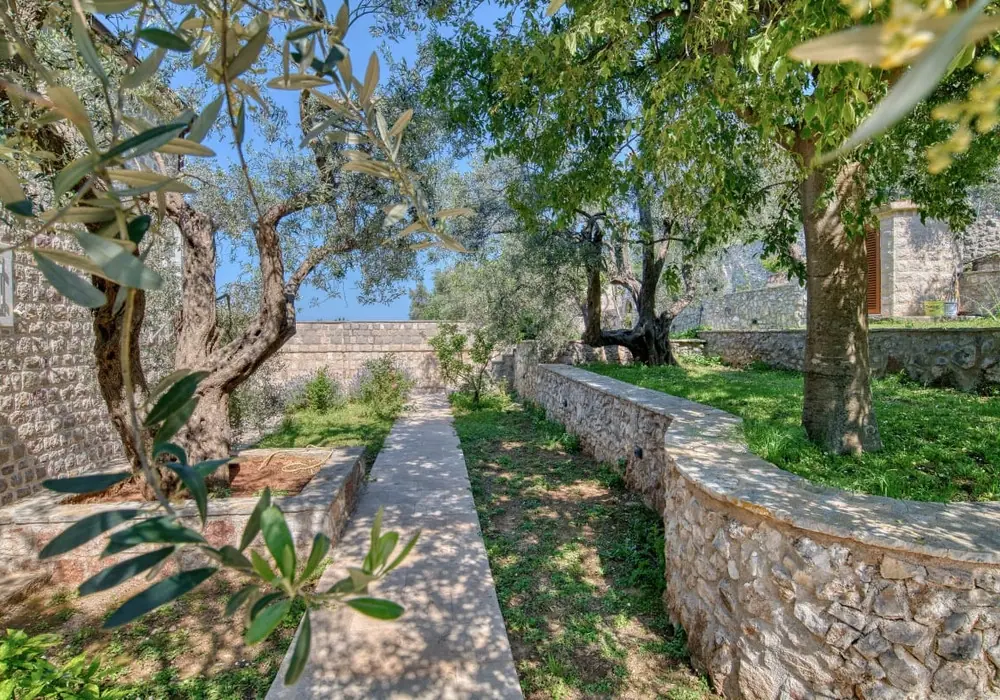 Kamena-vila-sa-bazenom-u-Rezevicima-Budva-14 Kuća – Reževići, Budva — fotografija 15