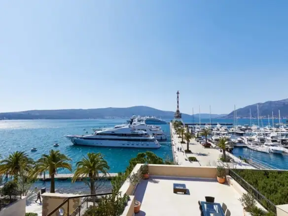 Trosoban stan 380 m² – Gorica, Tivat — fotografija 2