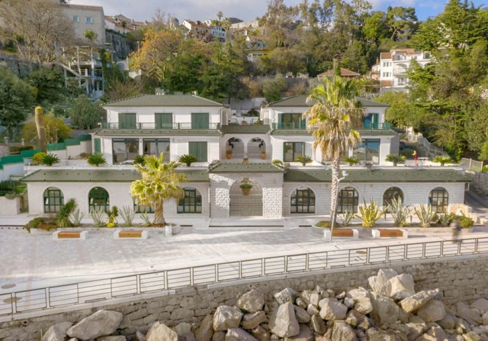 Kuca-sa-bazenom-na-prvoj-liniji-do-mora-Savina-Herceg-Novi-1 Kuća 1.022 m² – Savina, Herceg Novi — fotografija 2
