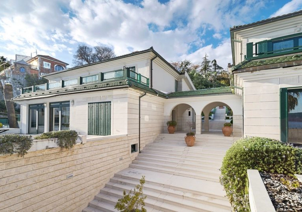 Kuca-sa-bazenom-na-prvoj-liniji-do-mora-Savina-Herceg-Novi-2 Kuća 1.022 m² – Savina, Herceg Novi — fotografija 3