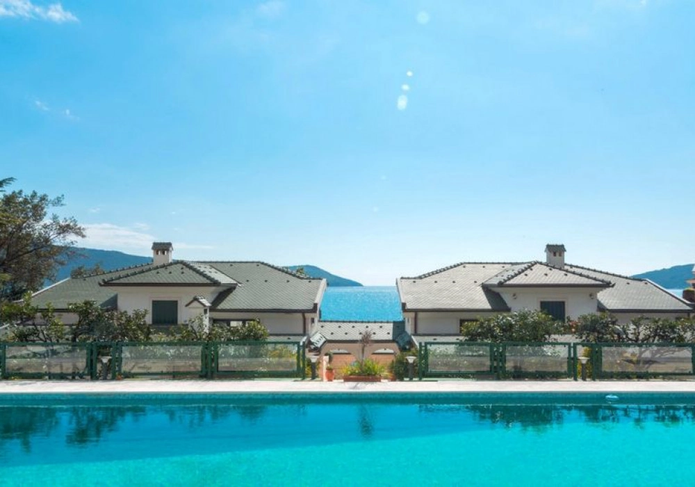 Kuca-sa-bazenom-na-prvoj-liniji-do-mora-Savina-Herceg-Novi-11 Kuća 1.022 m² – Savina, Herceg Novi — fotografija 12