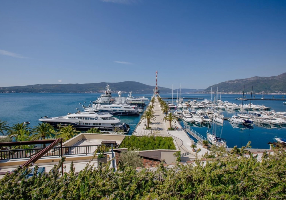Cetvorosoban-stan-sa-pogledom-na-more-Gorica-Tivat Četvorosoban stan sa pogledom na more