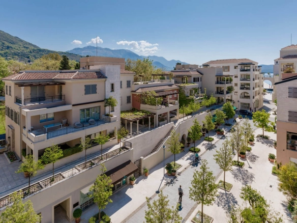 Četvorosoban stan 397 m² – Gorica, Tivat — fotografija 2