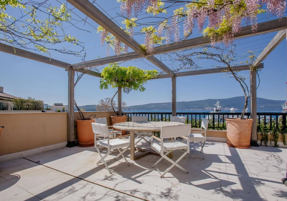 Cetvorosoban-stan-sa-pogledom-na-more-Gorica-Tivat-6 Četvorosoban stan 397 m² – Gorica, Tivat — fotografija 7