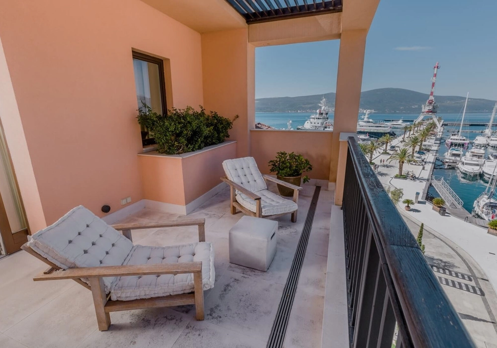 Cetvorosoban-stan-sa-pogledom-na-more-Gorica-Tivat-8 Četvorosoban stan 397 m² – Gorica, Tivat — fotografija 9