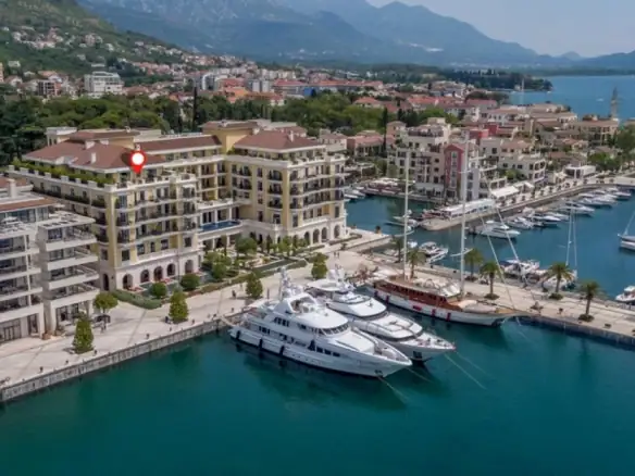 Četvorosoban stan u Porto Montenegru