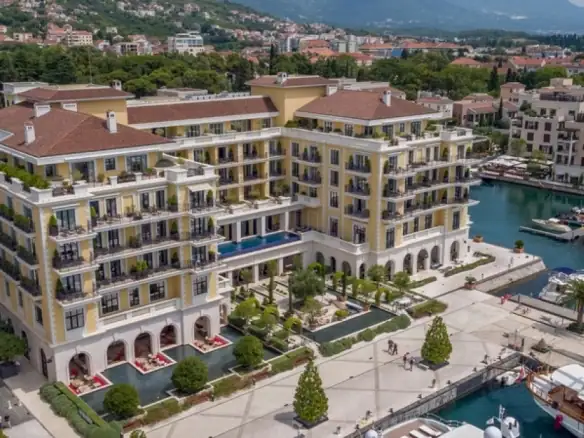 Četvorosoban stan 600 m² – Gorica, Tivat — fotografija 2