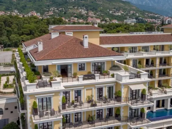 Četvorosoban stan 600 m² – Gorica, Tivat — fotografija 3