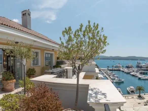 Četvorosoban stan 600 m² – Gorica, Tivat — fotografija 8