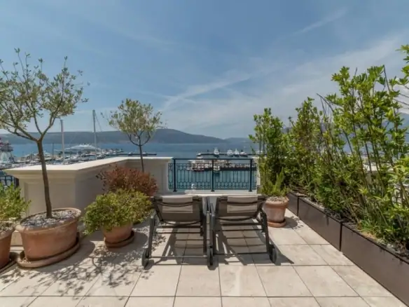 Četvorosoban stan 600 m² – Gorica, Tivat — fotografija 9
