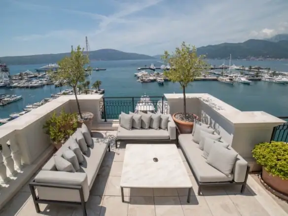 Četvorosoban stan 600 m² – Gorica, Tivat — fotografija 11